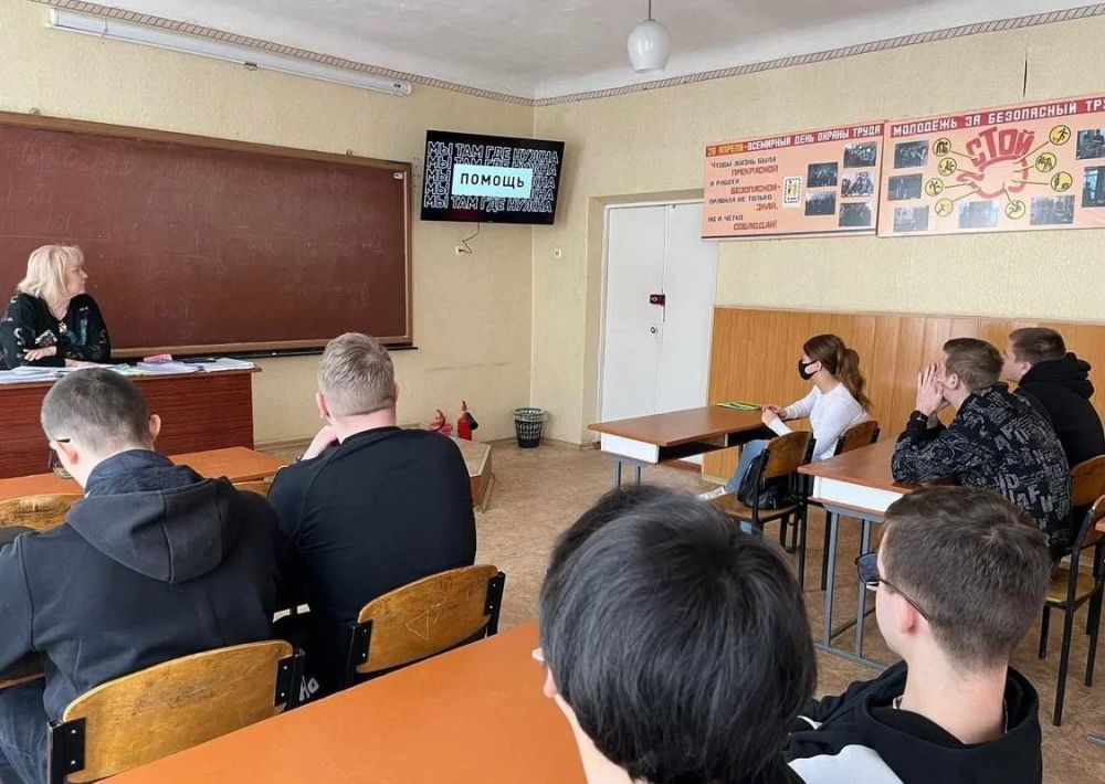 Акция "В кругу своих". Сегодня в Енакиевском металлургическом техникуме прошло мероприятие "В кругу своих", которое позволило студентам узнать о возможностях для молодых людей Акция "В кругу своих". Сегодня в Енакиевском металлургическом техникуме прошло мероприятие "В кругу своих", которое позволило студентам узнать о возможностях для молодых людей