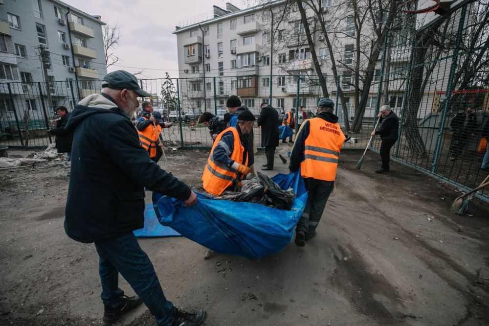 Олег Моргун: Несколько слов по итогам общегородского субботника, который провели сегодня во всех внутригородских районах и терсекторах округа Олег Моргун: Несколько слов по итогам общегородского субботника, который провели сегодня во всех внутригородских районах и терсекторах округа