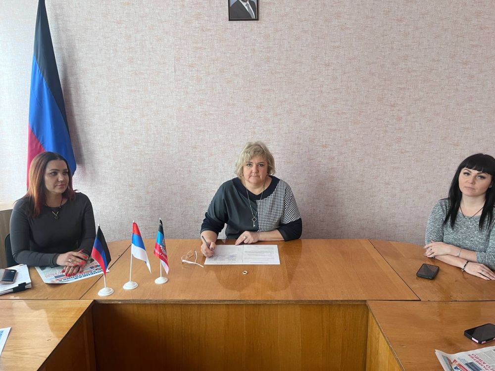 Сегодня, 28 марта, в Центрально-Городском внутригородском районе городского округа Макеевка состоялось плановое собрание секретарей первичных отделений Общественного Движения «Донецкая Республика» Сегодня, 28 марта, в Центрально-Городском внутригородском районе городского округа Макеевка состоялось плановое собрание секретарей первичных отделений Общественного Движения «Донецкая Республика»