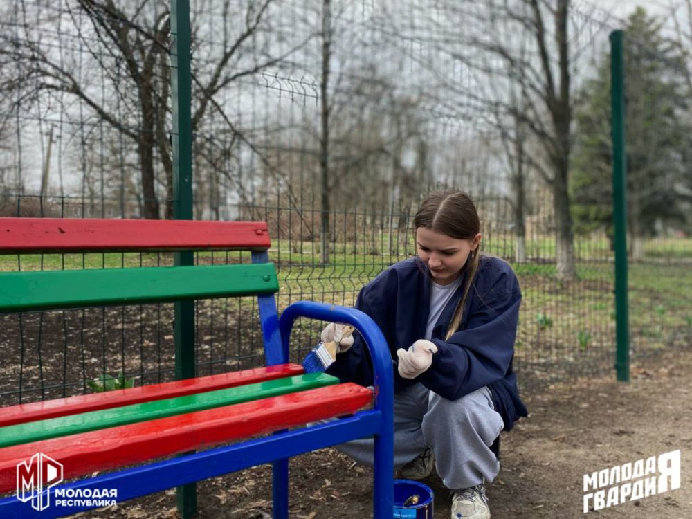 Старобешевский штаб Молодёжки преображает парк Старобешевский штаб Молодёжки преображает парк
