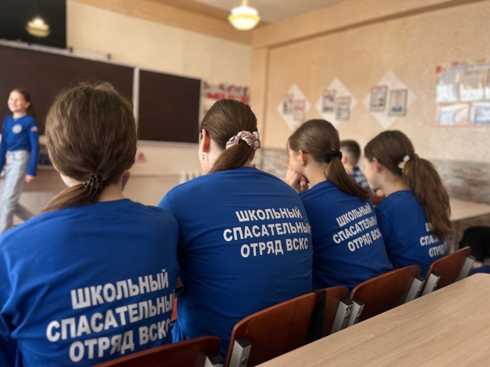 Добровольцы Донецкого РО ВСКС провели занятие для школьного спасательного отряда «Альфа» Добровольцы Донецкого РО ВСКС провели занятие для школьного спасательного отряда «Альфа»