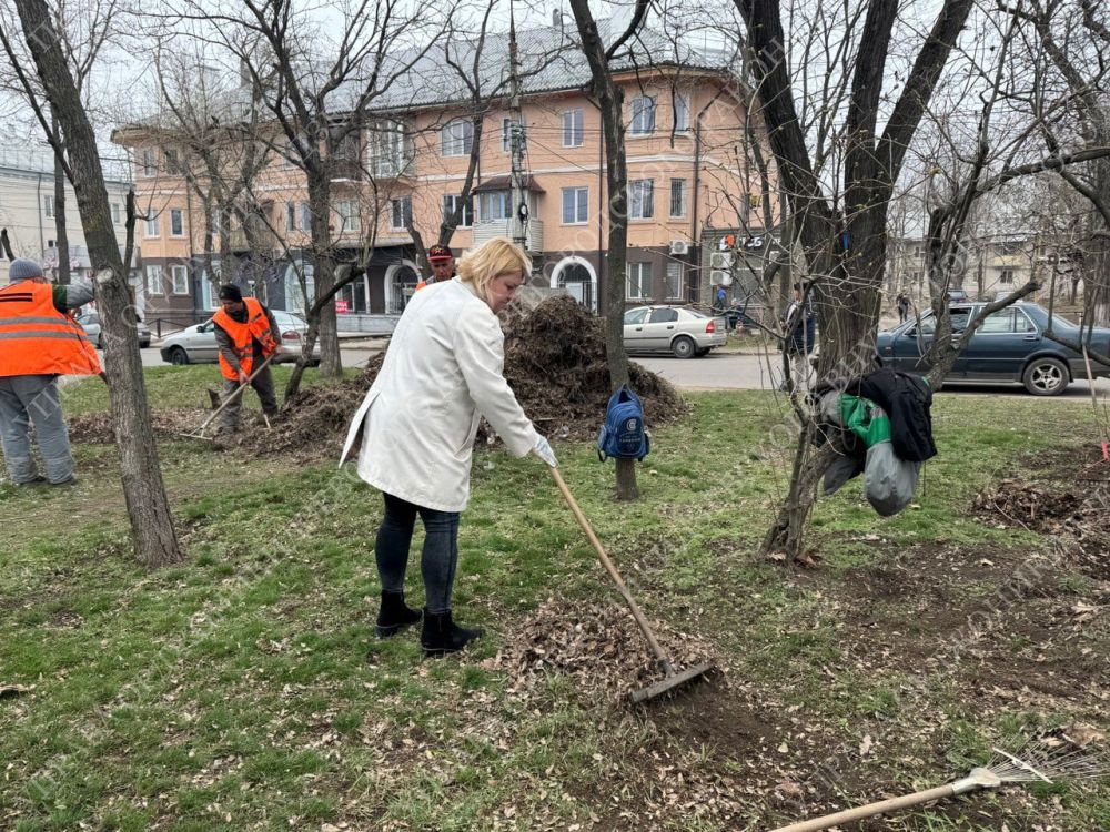 Сегодня сотрудники Управы Орджоникидзевского внутригородского района приняли участие в еженедельном общегородском субботнике Сегодня сотрудники Управы Орджоникидзевского внутригородского района приняли участие в еженедельном общегородском субботнике