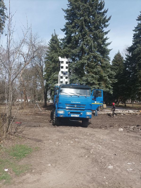 Сергей Юзвинкевич: В пгт Володарское ведутся работы по реконструкции братской могилы советских воинов южного фронта и памятника погибшим односельчанам Сергей Юзвинкевич: В пгт Володарское ведутся работы по реконструкции братской могилы советских воинов южного фронта и памятника погибшим односельчанам