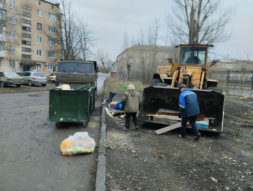 В Кировском внутригородском районе продолжаются работы по санитарному содержанию территории В Кировском внутригородском районе продолжаются работы по санитарному содержанию территории
