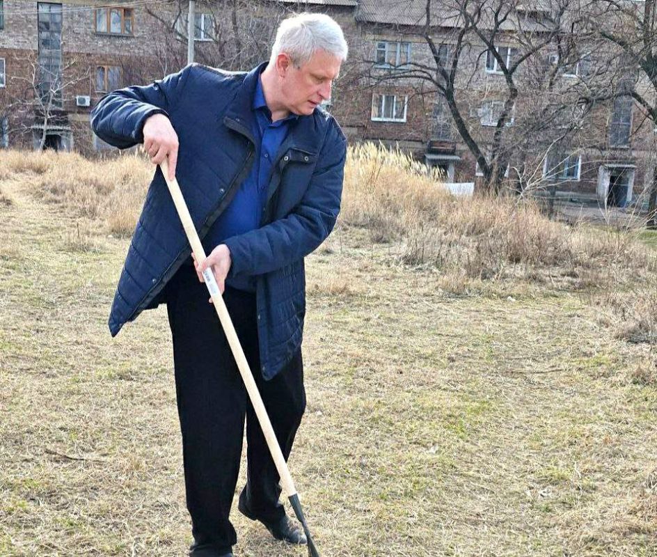 СУББОТНИК. Сегодня, депутаты Донецкого городского совета в рамках проекта "Городская среда" присоединились к общегородскому субботнику СУББОТНИК. Сегодня, депутаты Донецкого городского совета в рамках проекта "Городская среда" присоединились к общегородскому субботнику