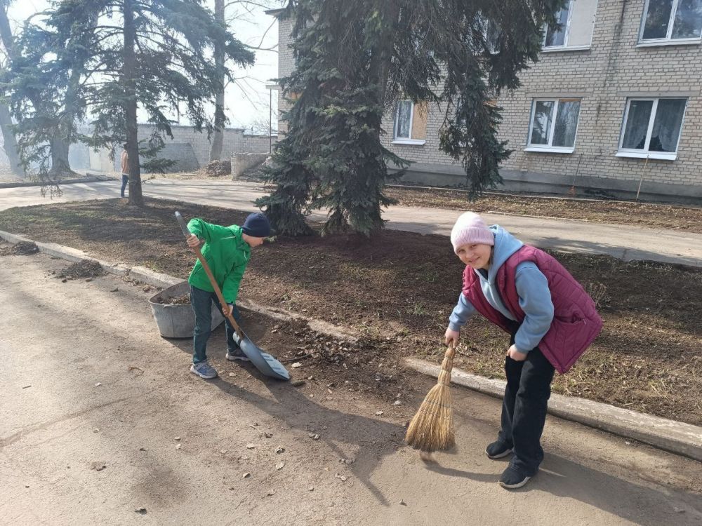 Сергей Желновач: В посёлке Новолуганское 29 марта прошёл субботник, в рамках двухмесячника по благоустройству территории! Сергей Желновач: В посёлке Новолуганское 29 марта прошёл субботник, в рамках двухмесячника по благоустройству территории!