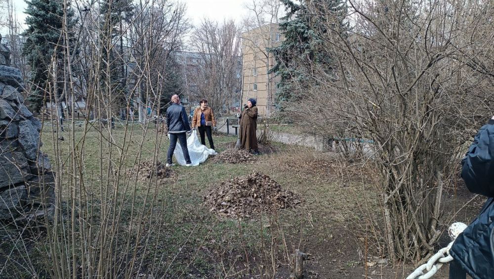 Сергей Желновач: Сегодня в городе Светлодарск, в рамках двухмесячника по благоустройству территорий, прошёл общегородской субботник Сергей Желновач: Сегодня в городе Светлодарск, в рамках двухмесячника по благоустройству территорий, прошёл общегородской субботник