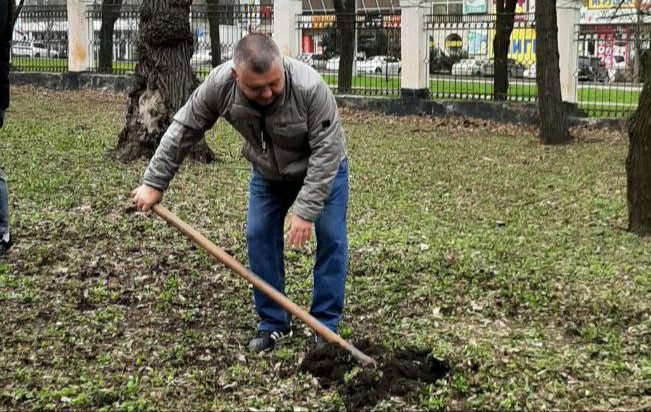 СУББОТНИК. Сегодня, депутаты Донецкого городского совета в рамках проекта "Городская среда" присоединились к общегородскому субботнику СУББОТНИК. Сегодня, депутаты Донецкого городского совета в рамках проекта "Городская среда" присоединились к общегородскому субботнику