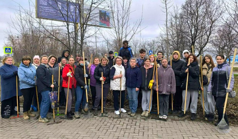 СУББОТНИК. Сегодня, депутаты Донецкого городского совета в рамках проекта "Городская среда" присоединились к общегородскому субботнику СУББОТНИК. Сегодня, депутаты Донецкого городского совета в рамках проекта "Городская среда" присоединились к общегородскому субботнику
