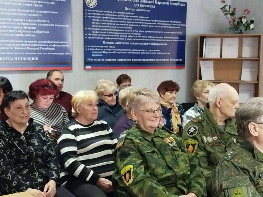 Дружбой города сильны. На протяжении двух лет женский клуб «Вектор жизни – работа для СВОих» в городах Дебальцево и Челябинске сотрудничают не только по вопросам трудоустройства участников СВО и членов их семей Дружбой города сильны. На протяжении двух лет женский клуб «Вектор жизни – работа для СВОих» в городах Дебальцево и Челябинске сотрудничают не только по вопросам трудоустройства участников СВО и членов их семей