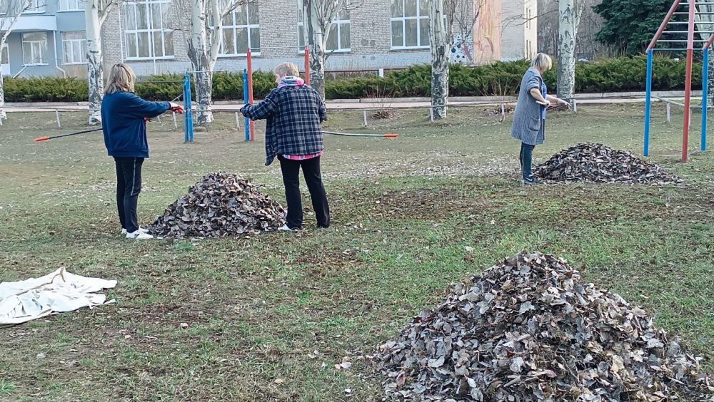 Сергей Желновач: Сегодня в городе Светлодарск, в рамках двухмесячника по благоустройству территорий, прошёл общегородской субботник Сергей Желновач: Сегодня в городе Светлодарск, в рамках двухмесячника по благоустройству территорий, прошёл общегородской субботник