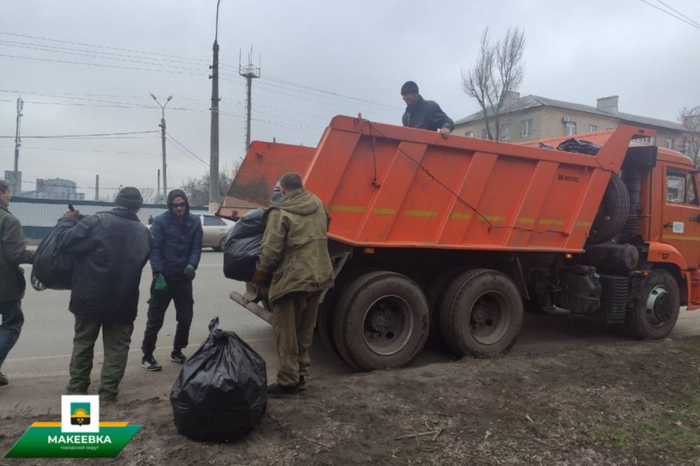 В Горняцком районе провели субботник В Горняцком районе провели субботник