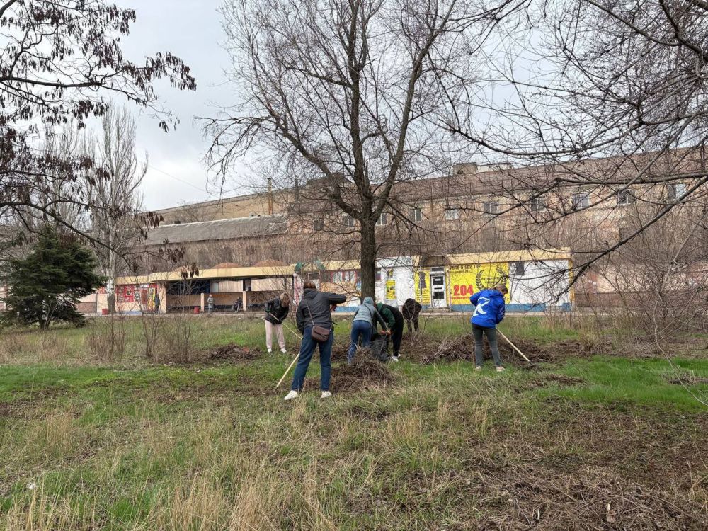 В Ленинском районе г. Донецка прошел очередной субботник, в котором приняли участие сотрудники Управы Ленинского внутригородского района Администрации городского округа Донецк, заместитель главы администрации городского... В Ленинском районе г. Донецка прошел очередной субботник, в котором приняли участие сотрудники Управы Ленинского внутригородского района Администрации городского округа Донецк, заместитель главы администрации городского...