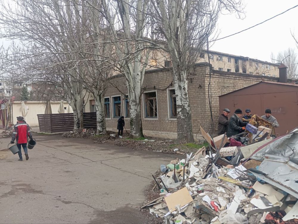 Наталья Великодная: В рамках двухмесячника по благоустройству, жители недавно освобожденного города Курахово, активно принимают участие в благоустройстве своего города Наталья Великодная: В рамках двухмесячника по благоустройству, жители недавно освобожденного города Курахово, активно принимают участие в благоустройстве своего города