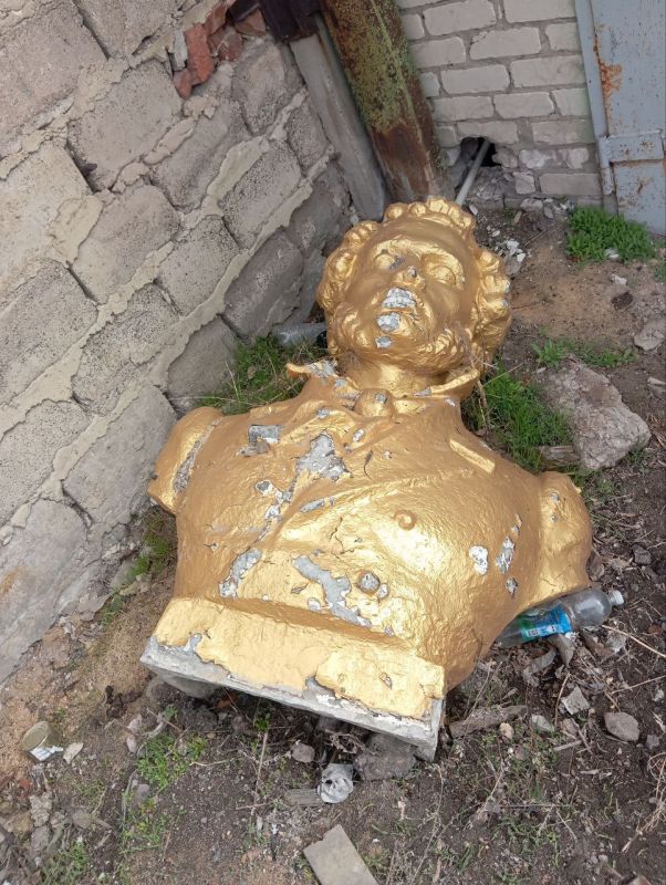 Наталья Великодная: В рамках двухмесячника по благоустройству, жители недавно освобожденного города Курахово, активно принимают участие в благоустройстве своего города Наталья Великодная: В рамках двухмесячника по благоустройству, жители недавно освобожденного города Курахово, активно принимают участие в благоустройстве своего города
