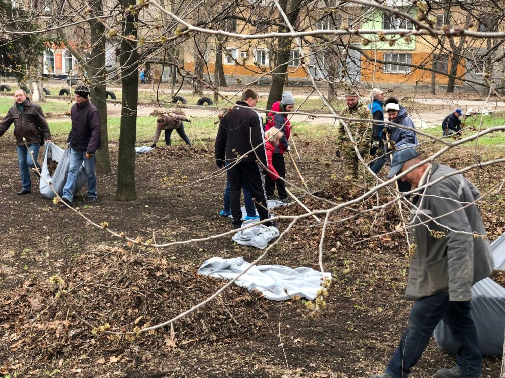 Елена Синецкая: Сегодня, 29 марта, в рамках проведения общегородского субботника по благоустройству и наведению санитарного порядка, сотрудники Управы Калининского внутригородского района провели субботник в сквере возле... Елена Синецкая: Сегодня, 29 марта, в рамках проведения общегородского субботника по благоустройству и наведению санитарного порядка, сотрудники Управы Калининского внутригородского района провели субботник в сквере возле...