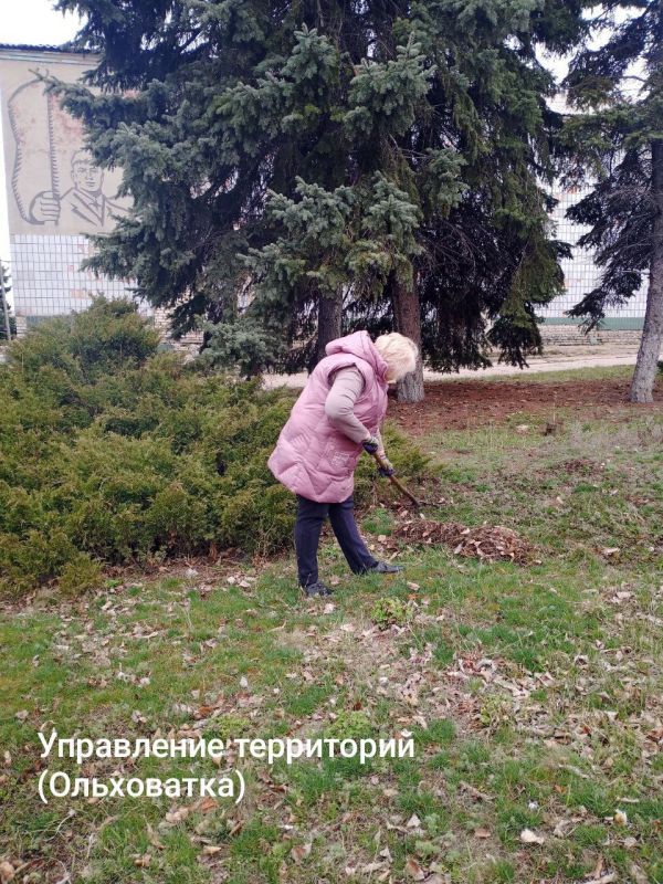 Игорь Мартынов: Сотрудники управления территориями городского округа Енакиево на общегородском субботнике Игорь Мартынов: Сотрудники управления территориями городского округа Енакиево на общегородском субботнике