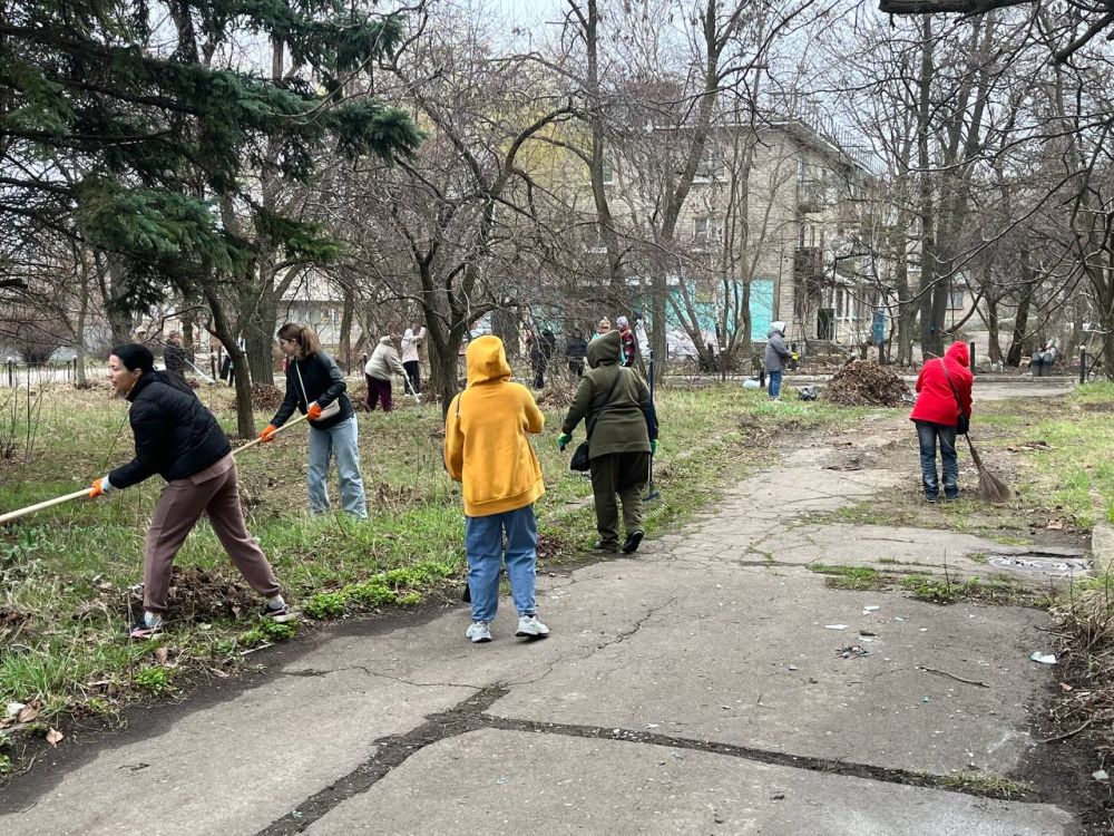 Сегодня, 29 марта, коллектив Администрации городского округа Харцызск принял участие в республиканском субботнике, продемонстрировав тем самым свою приверженность идее чистоты и порядка в родном городе Сегодня, 29 марта, коллектив Администрации городского округа Харцызск принял участие в республиканском субботнике, продемонстрировав тем самым свою приверженность идее чистоты и порядка в родном городе