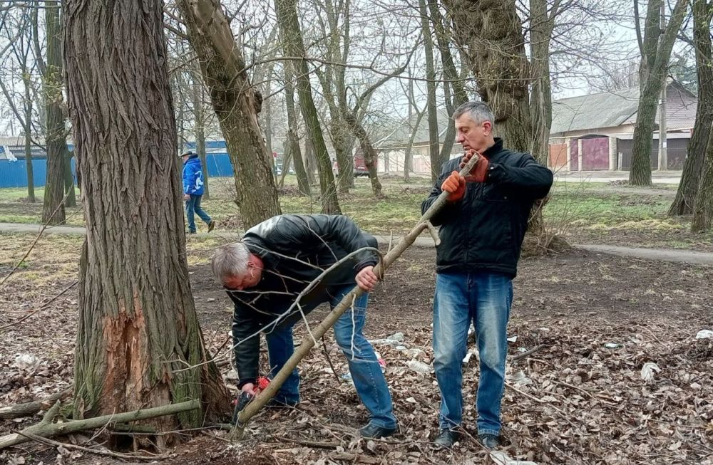 Наталья Бегуненко: Субботник Управы Петровского внутригородского района Администрации городского округа Донецк Наталья Бегуненко: Субботник Управы Петровского внутригородского района Администрации городского округа Донецк