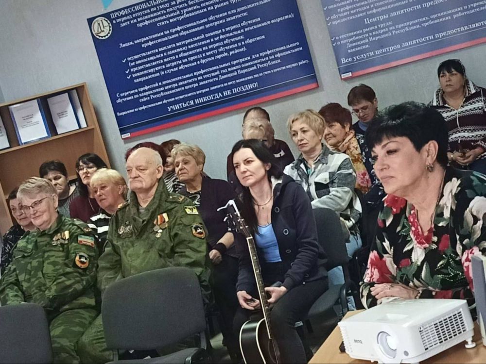 Дружбой города сильны. На протяжении двух лет женский клуб «Вектор жизни – работа для СВОих» в городах Дебальцево и Челябинске сотрудничают не только по вопросам трудоустройства участников СВО и членов их семей Дружбой города сильны. На протяжении двух лет женский клуб «Вектор жизни – работа для СВОих» в городах Дебальцево и Челябинске сотрудничают не только по вопросам трудоустройства участников СВО и членов их семей