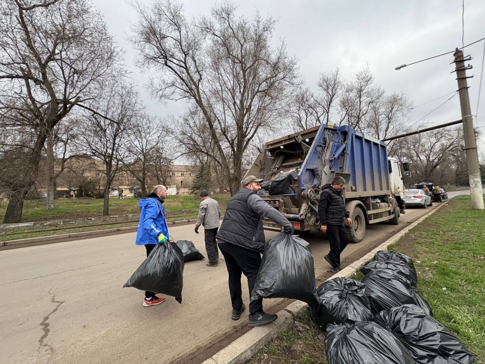 В Ленинском районе г. Донецка прошел очередной субботник, в котором приняли участие сотрудники Управы Ленинского внутригородского района Администрации городского округа Донецк, заместитель главы администрации городского... В Ленинском районе г. Донецка прошел очередной субботник, в котором приняли участие сотрудники Управы Ленинского внутригородского района Администрации городского округа Донецк, заместитель главы администрации городского...