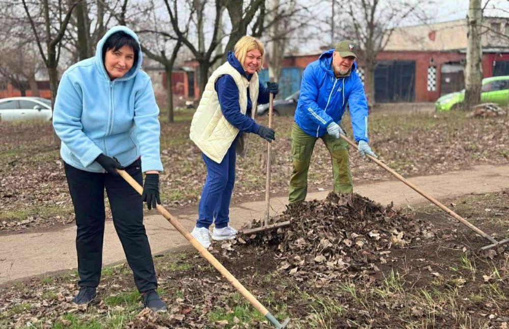 СУББОТНИК. Сегодня, депутаты Донецкого городского совета в рамках проекта "Городская среда" присоединились к общегородскому субботнику СУББОТНИК. Сегодня, депутаты Донецкого городского совета в рамках проекта "Городская среда" присоединились к общегородскому субботнику