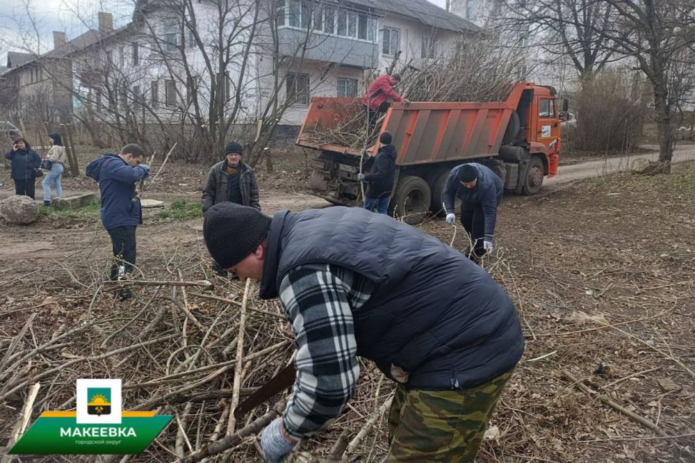 В Горняцком районе провели субботник В Горняцком районе провели субботник