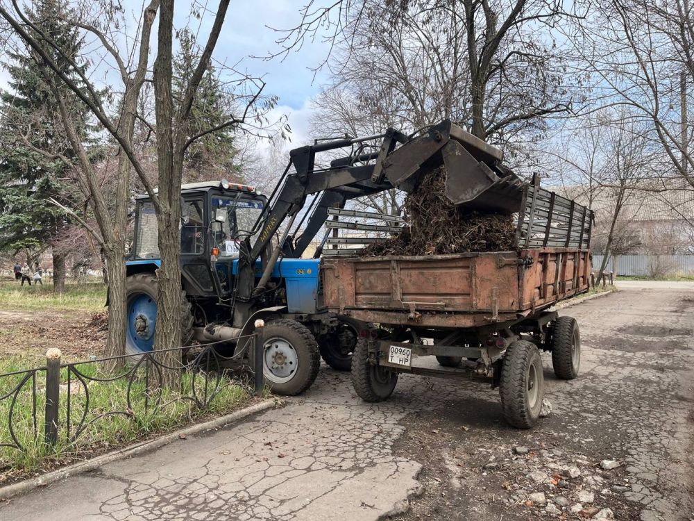 Сегодня, 29 марта, коллектив Администрации городского округа Харцызск принял участие в республиканском субботнике, продемонстрировав тем самым свою приверженность идее чистоты и порядка в родном городе Сегодня, 29 марта, коллектив Администрации городского округа Харцызск принял участие в республиканском субботнике, продемонстрировав тем самым свою приверженность идее чистоты и порядка в родном городе