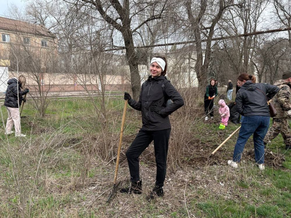 В Ленинском районе г. Донецка прошел очередной субботник, в котором приняли участие сотрудники Управы Ленинского внутригородского района Администрации городского округа Донецк, заместитель главы администрации городского... В Ленинском районе г. Донецка прошел очередной субботник, в котором приняли участие сотрудники Управы Ленинского внутригородского района Администрации городского округа Донецк, заместитель главы администрации городского...