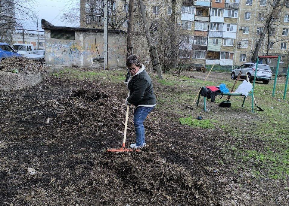 Иван Адамец: В рамках проведения двухмесячника по благоустройству и наведению санитарного порядка, сотрудники различных предприятий, организаций и учреждений Куйбышевского района объединились, чтобы навести чистоту и порядок... Иван Адамец: В рамках проведения двухмесячника по благоустройству и наведению санитарного порядка, сотрудники различных предприятий, организаций и учреждений Куйбышевского района объединились, чтобы навести чистоту и порядок...