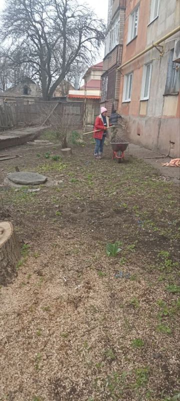 А это жители провели сегодня субботник по ул. Краснознаменская, д. 63 А это жители провели сегодня субботник по ул. Краснознаменская, д. 63