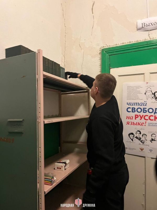 Вместе мы можем всё. Активисты Народной Дружины оказали ценную поддержку филиалу модельной библиотеки в Троицко-Харцызске Вместе мы можем всё. Активисты Народной Дружины оказали ценную поддержку филиалу модельной библиотеки в Троицко-Харцызске