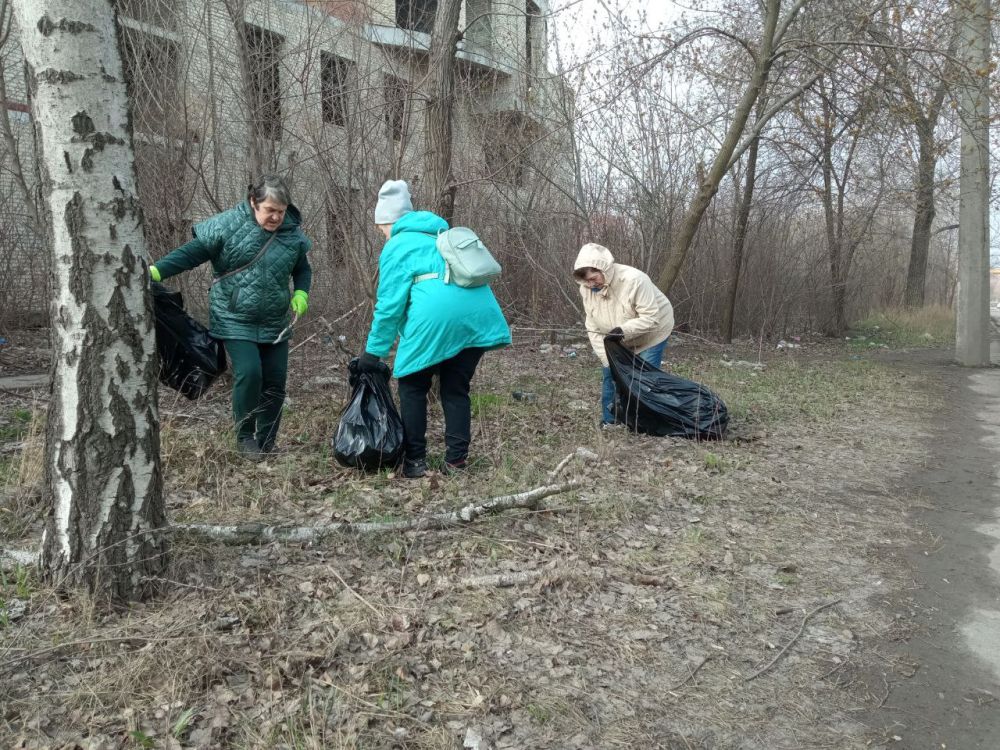 Елена Синецкая: Сегодня, 29 марта, сотрудники Управы Калининского внутригородского района Администрации городского округа Донецк внесли свой неоценимый вклад в улучшение нашего общего пространства, приняв участие в... Елена Синецкая: Сегодня, 29 марта, сотрудники Управы Калининского внутригородского района Администрации городского округа Донецк внесли свой неоценимый вклад в улучшение нашего общего пространства, приняв участие в...