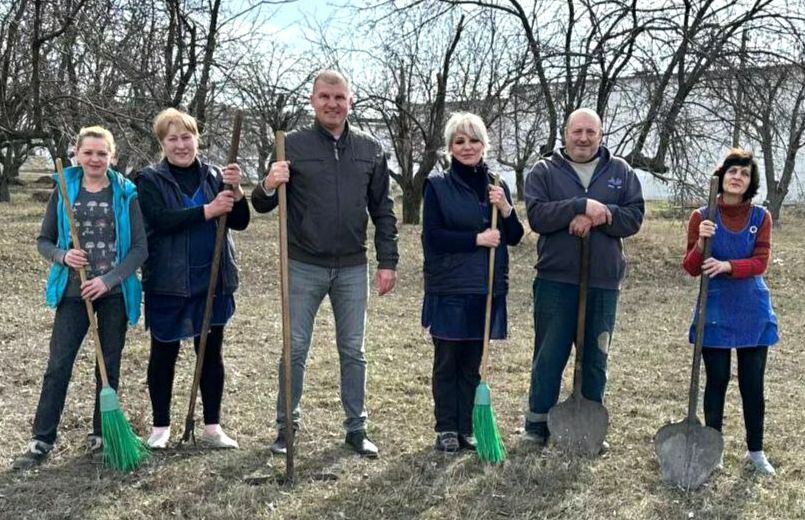 СУББОТНИК. Сегодня, депутаты Донецкого городского совета в рамках проекта "Городская среда" присоединились к общегородскому субботнику СУББОТНИК. Сегодня, депутаты Донецкого городского совета в рамках проекта "Городская среда" присоединились к общегородскому субботнику