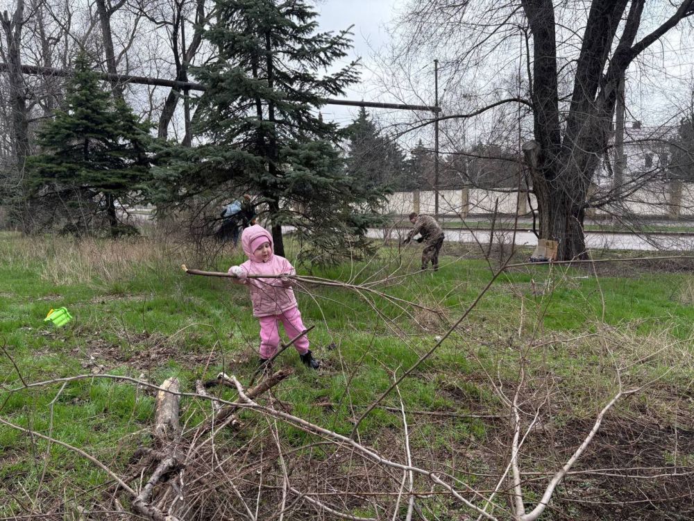 В Ленинском районе г. Донецка прошел очередной субботник, в котором приняли участие сотрудники Управы Ленинского внутригородского района Администрации городского округа Донецк, заместитель главы администрации городского... В Ленинском районе г. Донецка прошел очередной субботник, в котором приняли участие сотрудники Управы Ленинского внутригородского района Администрации городского округа Донецк, заместитель главы администрации городского...