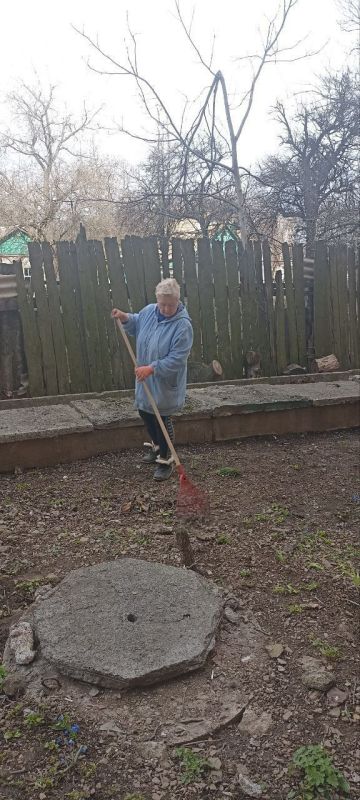А это жители провели сегодня субботник по ул. Краснознаменская, д. 63 А это жители провели сегодня субботник по ул. Краснознаменская, д. 63