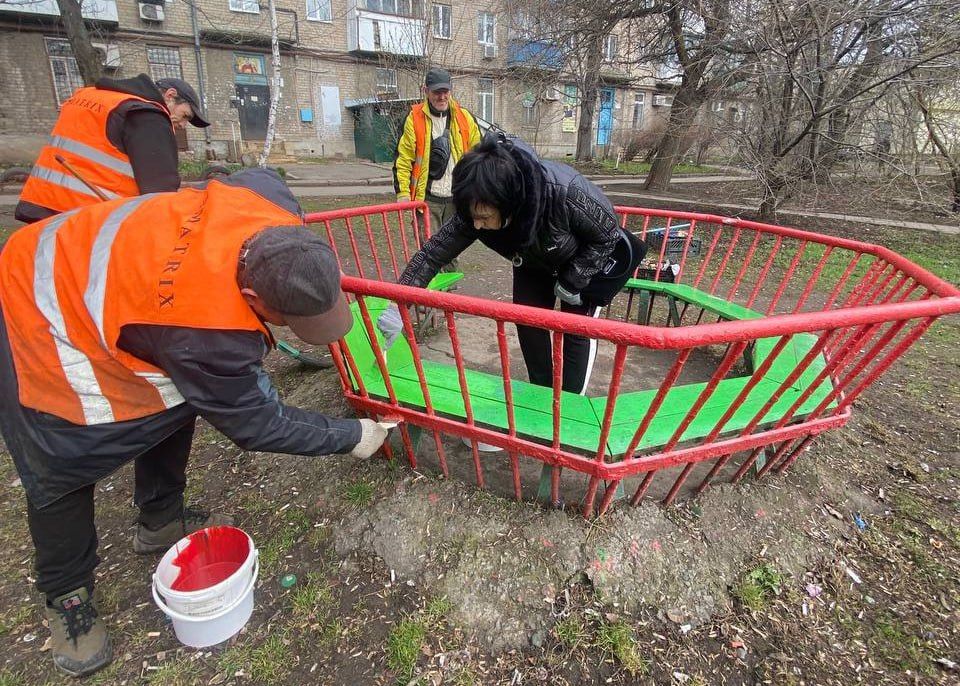 Иван Адамец: В рамках проведения двухмесячника по благоустройству и наведению санитарного порядка, сотрудники различных предприятий, организаций и учреждений Куйбышевского района объединились, чтобы навести чистоту и порядок... Иван Адамец: В рамках проведения двухмесячника по благоустройству и наведению санитарного порядка, сотрудники различных предприятий, организаций и учреждений Куйбышевского района объединились, чтобы навести чистоту и порядок...