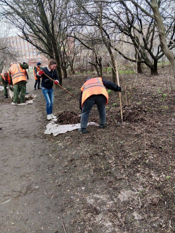 В Ленинском районе г. Донецка активно проходят субботники В Ленинском районе г. Донецка активно проходят субботники