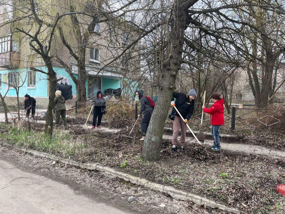 Сегодня, 29 марта, коллектив Администрации городского округа Харцызск принял участие в республиканском субботнике, продемонстрировав тем самым свою приверженность идее чистоты и порядка в родном городе Сегодня, 29 марта, коллектив Администрации городского округа Харцызск принял участие в республиканском субботнике, продемонстрировав тем самым свою приверженность идее чистоты и порядка в родном городе