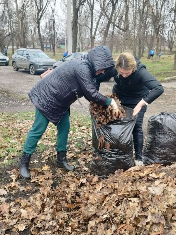 Сергей Желновач: В Дебальцево, в рамках двухмесячника по благоустройству, прошёл общегородской субботник Сергей Желновач: В Дебальцево, в рамках двухмесячника по благоустройству, прошёл общегородской субботник