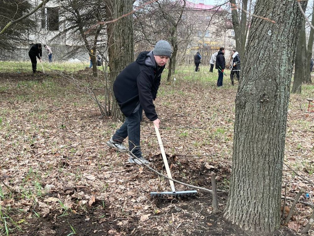 Сегодня, 29 марта, коллектив Администрации городского округа Харцызск принял участие в республиканском субботнике, продемонстрировав тем самым свою приверженность идее чистоты и порядка в родном городе Сегодня, 29 марта, коллектив Администрации городского округа Харцызск принял участие в республиканском субботнике, продемонстрировав тем самым свою приверженность идее чистоты и порядка в родном городе