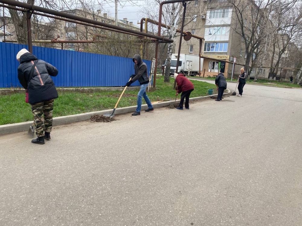 Наталья Великодная: Третью субботу подряд в нашем округе проходит субботник по благоустройству закрепленных территорий Наталья Великодная: Третью субботу подряд в нашем округе проходит субботник по благоустройству закрепленных территорий