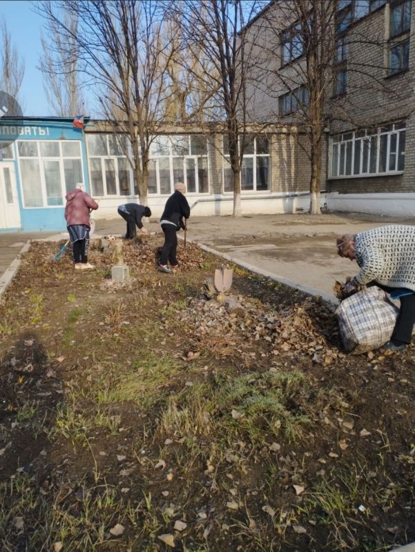 Студенты и сотрудники средних специальных учебных заведений приняли участие в общегородском субботнике Студенты и сотрудники средних специальных учебных заведений приняли участие в общегородском субботнике