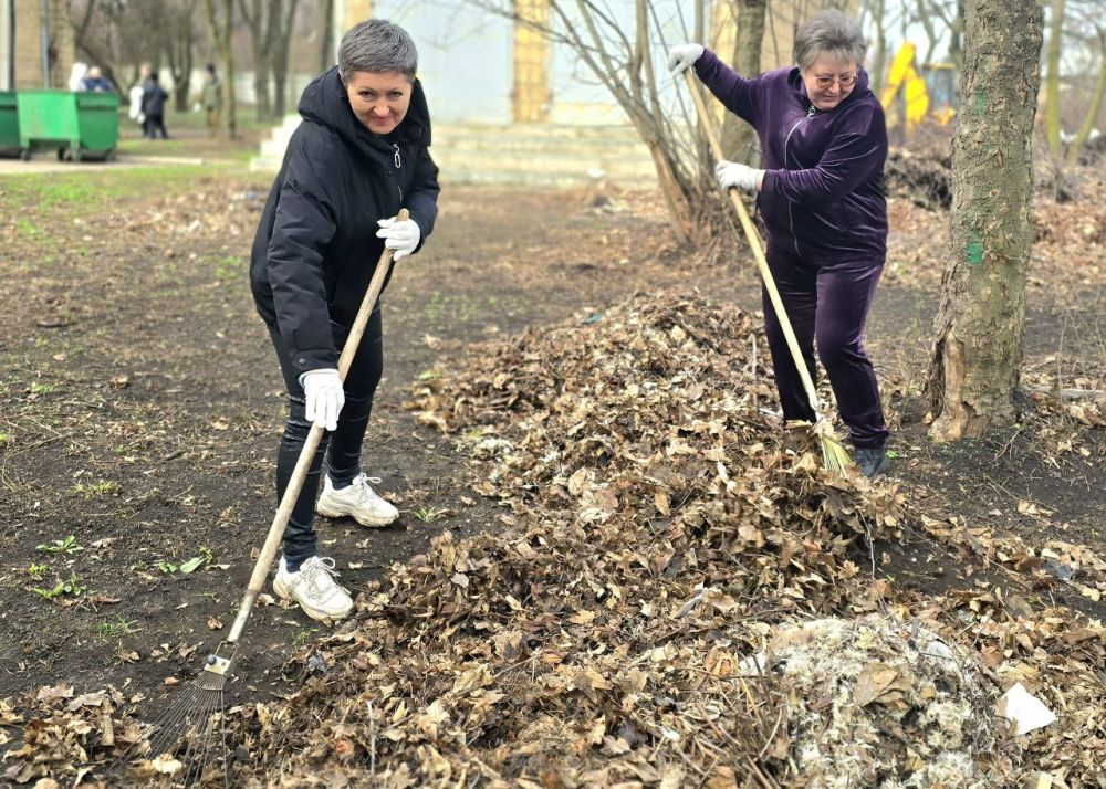 Иван Адамец: Сегодня сотрудники Управы Куйбышевского внутригородского района совместно с депутатом Донецкого городского совета Сергеем Остапенко и специалистами отдела опеки и попечительства №6 Администрации городского... Иван Адамец: Сегодня сотрудники Управы Куйбышевского внутригородского района совместно с депутатом Донецкого городского совета Сергеем Остапенко и специалистами отдела опеки и попечительства №6 Администрации городского...