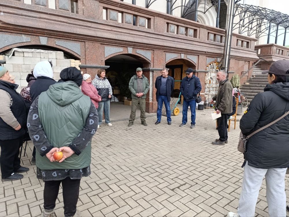 Глава Волновахского муниципального округа, Константин Зинченко встретился с жителями села Никольское на территории Свято-Успенского Николо-Васильевского монастыря Глава Волновахского муниципального округа, Константин Зинченко встретился с жителями села Никольское на территории Свято-Успенского Николо-Васильевского монастыря
