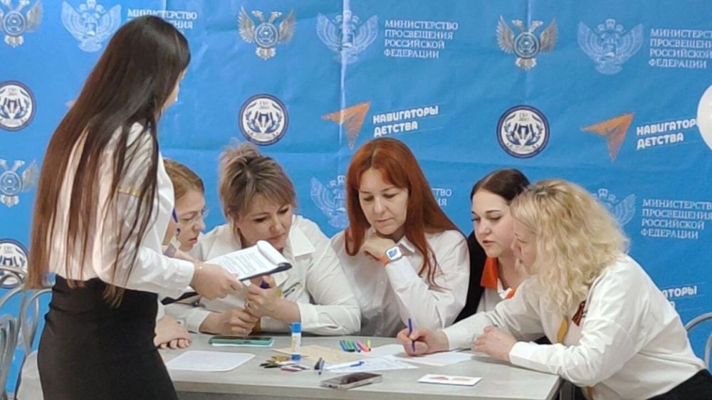 Конкурс «Педагог года» в номинации «Советник директора по воспитанию и взаимодействию с детскими общественными объединениями! — это не просто смотр профессионального мастерства, это мощный импульс для развития всей системы... Конкурс «Педагог года» в номинации «Советник директора по воспитанию и взаимодействию с детскими общественными объединениями! — это не просто смотр профессионального мастерства, это мощный импульс для развития всей системы...