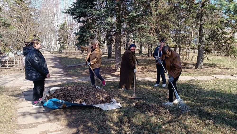 Сергей Желновач: Сегодня в городе Светлодарск, в рамках двухмесячника по благоустройству территорий, прошёл общегородской субботник Сергей Желновач: Сегодня в городе Светлодарск, в рамках двухмесячника по благоустройству территорий, прошёл общегородской субботник