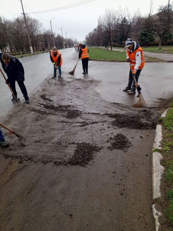 Муниципальные унитарные предприятия приняли участие в общегородском субботнике Муниципальные унитарные предприятия приняли участие в общегородском субботнике