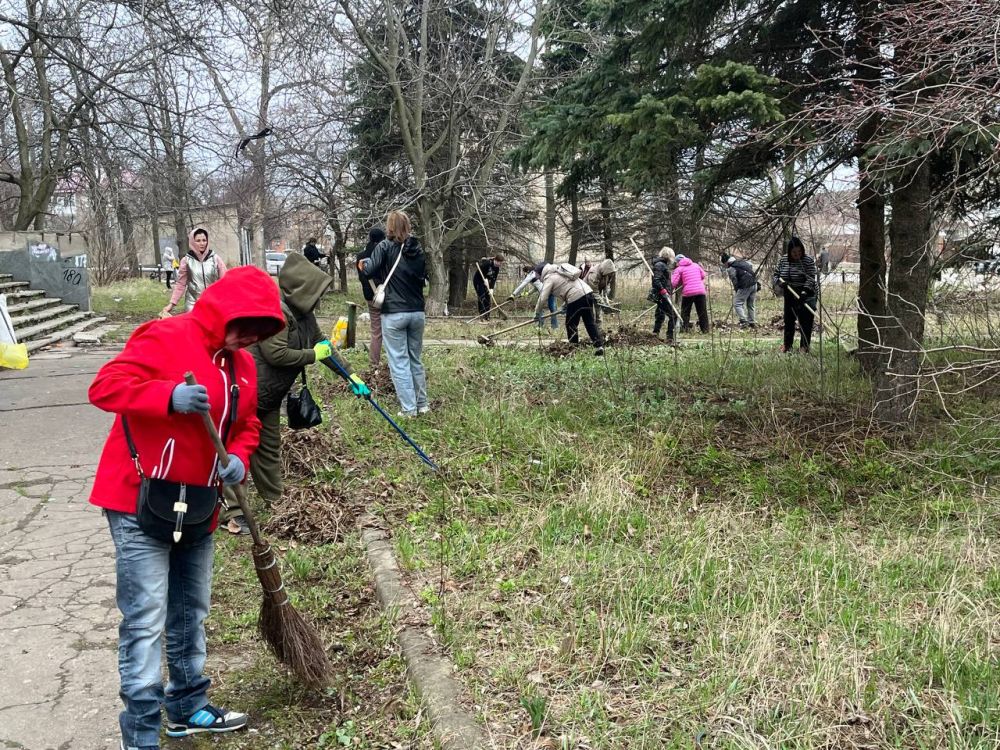 Сегодня, 29 марта, коллектив Администрации городского округа Харцызск принял участие в республиканском субботнике, продемонстрировав тем самым свою приверженность идее чистоты и порядка в родном городе Сегодня, 29 марта, коллектив Администрации городского округа Харцызск принял участие в республиканском субботнике, продемонстрировав тем самым свою приверженность идее чистоты и порядка в родном городе