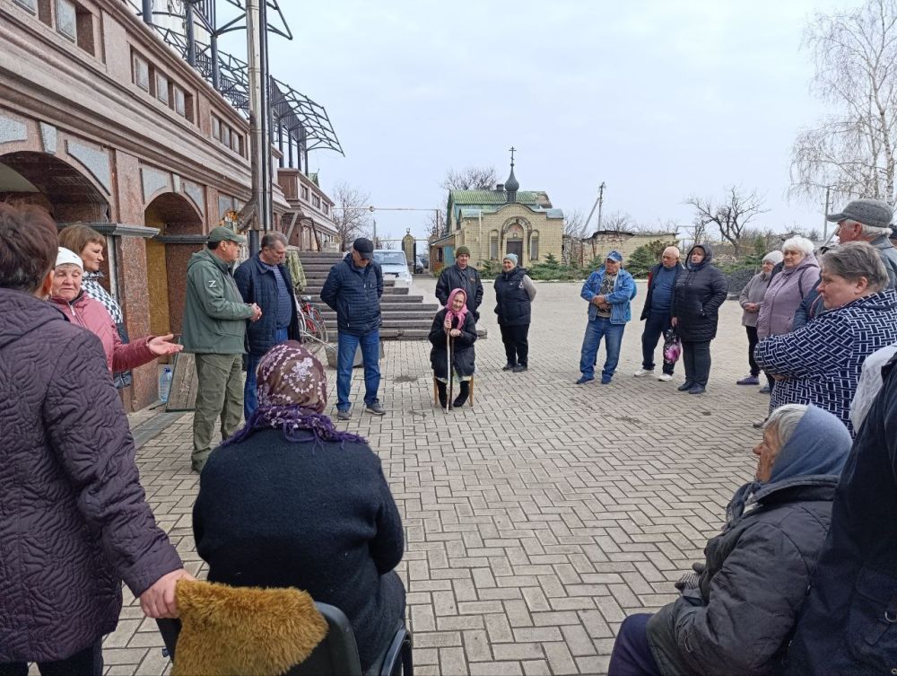 Глава Волновахского муниципального округа, Константин Зинченко встретился с жителями села Никольское на территории Свято-Успенского Николо-Васильевского монастыря Глава Волновахского муниципального округа, Константин Зинченко встретился с жителями села Никольское на территории Свято-Успенского Николо-Васильевского монастыря